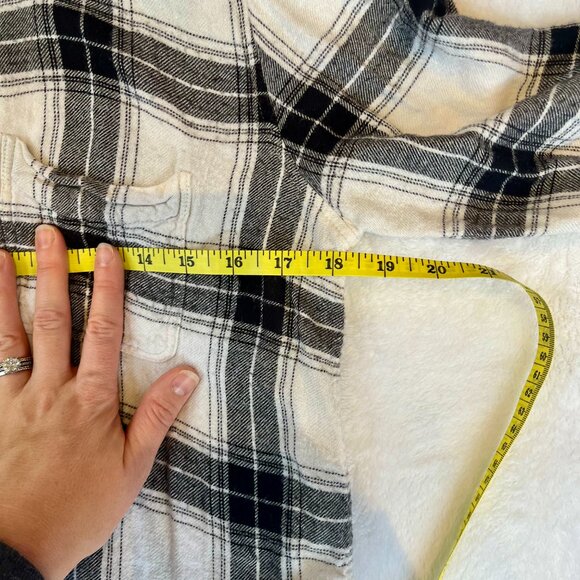 American Eagle, Boyfriend-Fit Black & White Plaid Button-Down, Size M - Picture 11 of 11